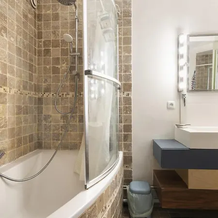 Charming And Cozy Cocoon With Three Terraces 아파트 *