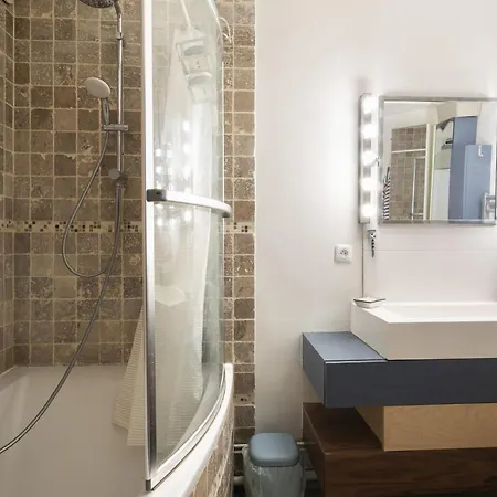 아파트 Charming And Cozy Cocoon With Three Terraces *