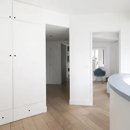 Charming And Cozy Cocoon With Three Terraces *