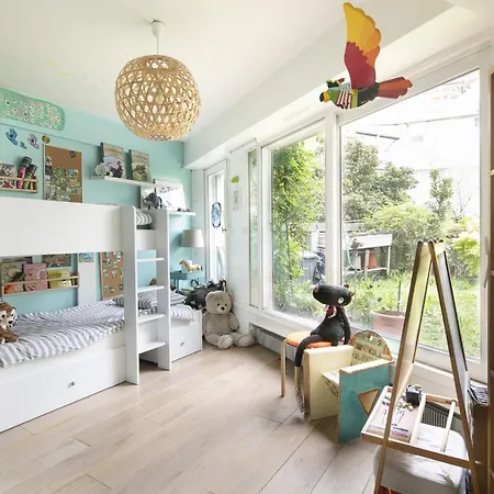Charming And Cozy Cocoon With Three Terraces *