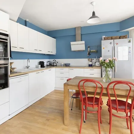 Charming And Cozy Cocoon With Three Terraces