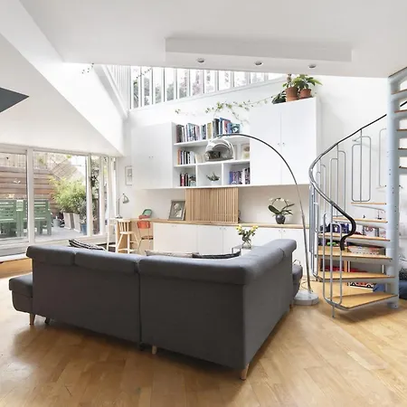 아파트 Charming And Cozy Cocoon With Three Terraces